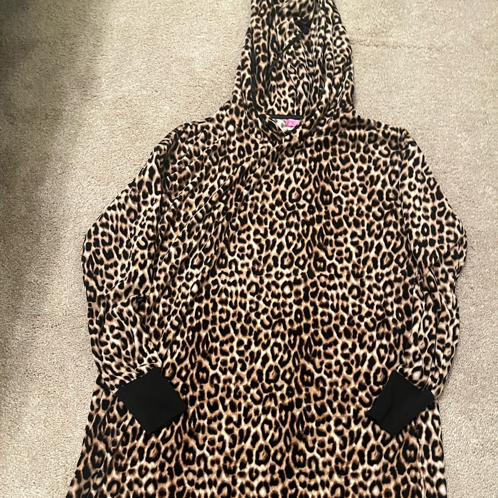 Leopard velour sleep wear! 🔥🔥